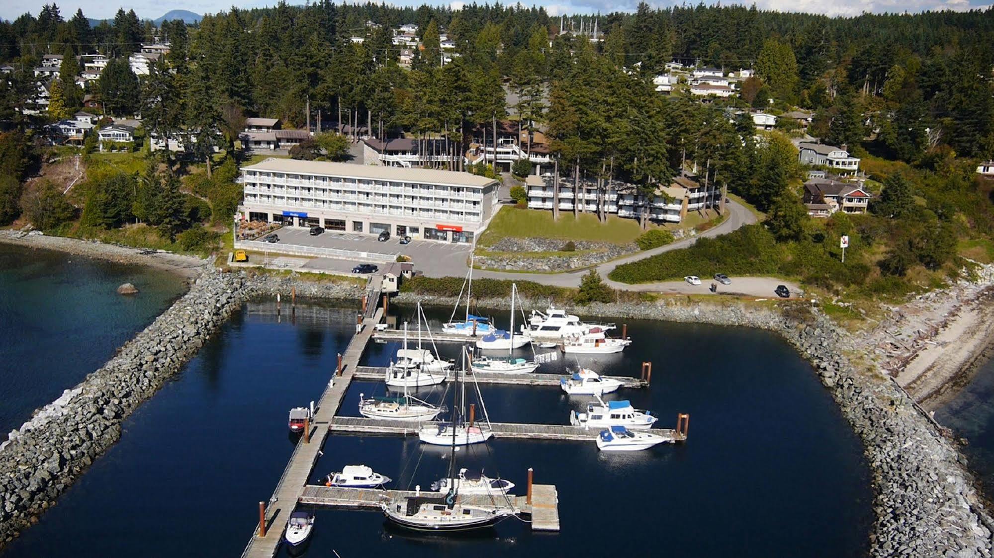 Beach Gardens Resort And Marina Powell River Exterior photo